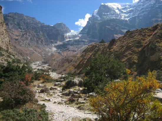 Au pied du glacier NW du Kang Guru