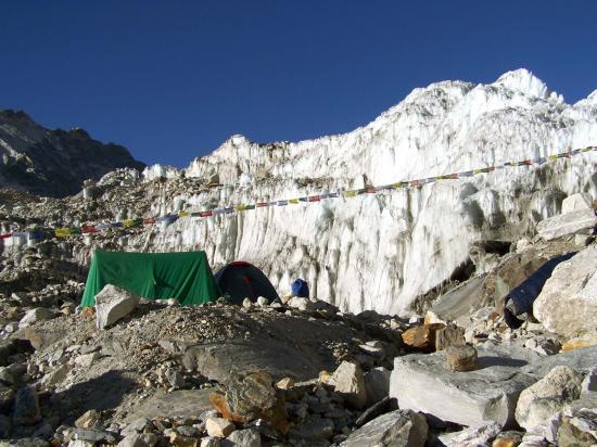 Camp au pied du Trolambau Glacier