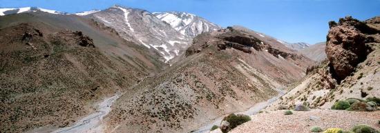 La vallée de l'asif Oulilimt dominée par le massif du M'Goun