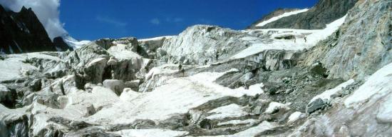 Les s&eacute;racs du Glacier Blanc en montant au refuge des Ecrins