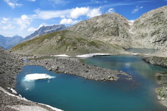 Les lacs de la Fache (à l'arrière Pic du Midi d'Ossau et Balaïtous)