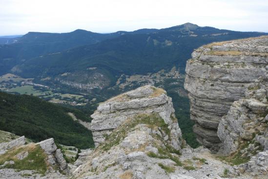 Plissement de roches sur les crêtes du Jura sud