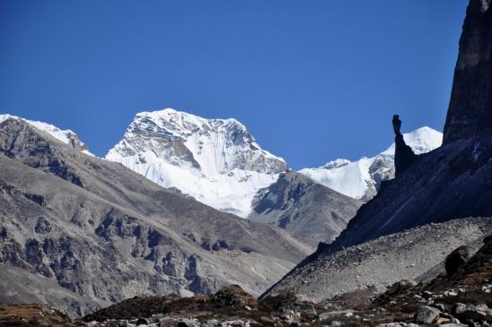 A l'approche de Lhonak, Pathibhara (Pyramid peak)