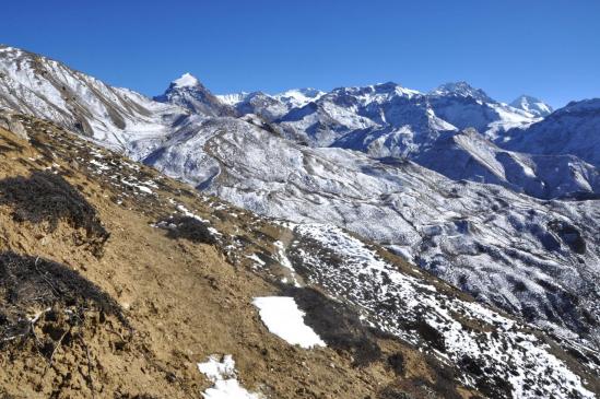 Les montagnes du Teri himal depuis les crêtes du Baha La
