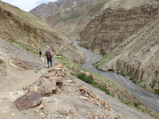 Descente sur la confluence de rivières de Tora Sumna