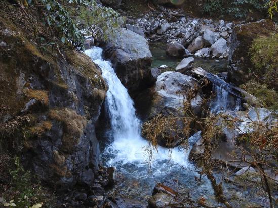 Les cascades de la Dhungge khola