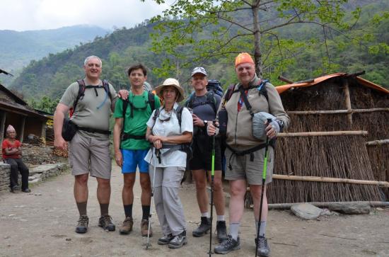 Pierre, Nicolas,Françoise, Martial et Jacques au début du trek à Sabi