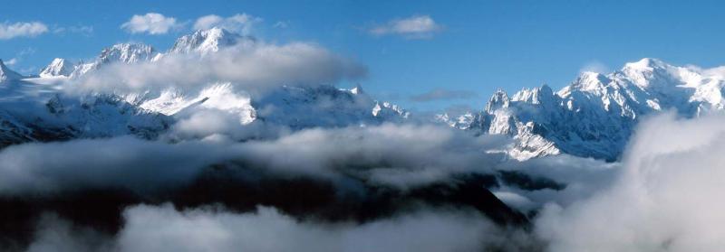 Le massif du Mont-Blanc vu depuis le lac d'Emosson