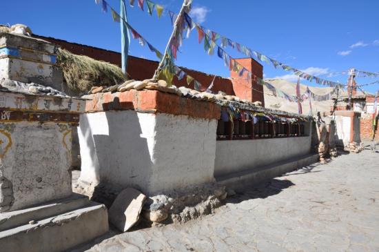 Chortens à Lo Monthang