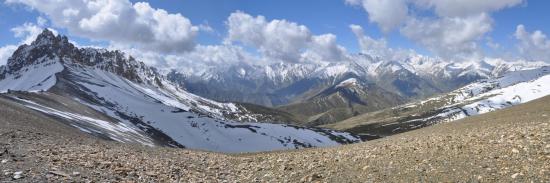 Depuis le Rasi La, panorama sur les montagnes du SW du Zangskar