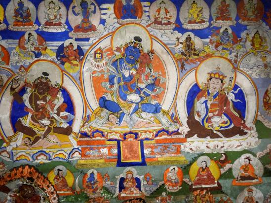 Schipsho (En bleu, Drenpa Namka, avec à sa droite en brun Tsewang Rigdzin et à sa gauche Yungdrung Tongdrol (Padmasambhava), ses fils. La femme est Öden Barma)