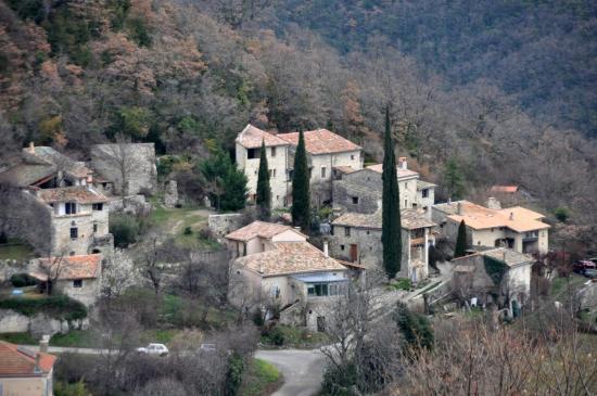 Le petit village de Lozeron