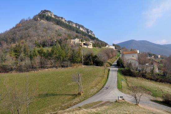 La falaise de Savel depuis l'église de Saint Pierre de Gigors