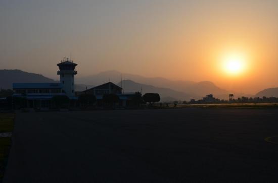 L'aéroport de Pokhara au lever du soleil