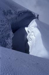 Crevasse sur le glacier du Geay à l'aplomb du Mont Turia