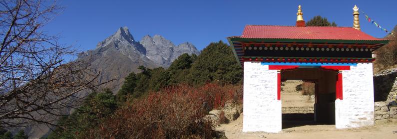 La porte-chorten à l'entrée de Tengboche