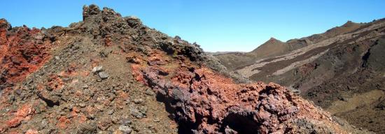 Dans la caldeira du Piton de la Fournaise (Ile de la Réunion)