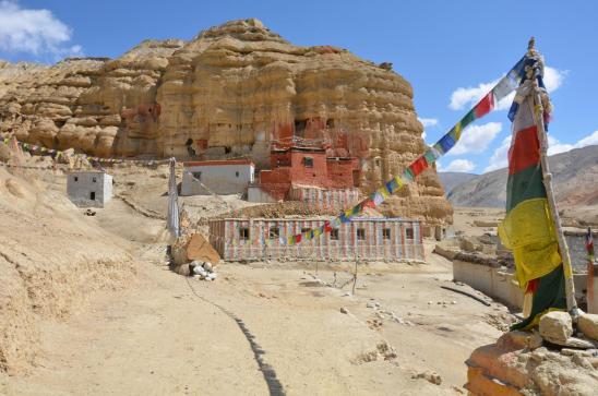 La gompa troglodyte de Niphu