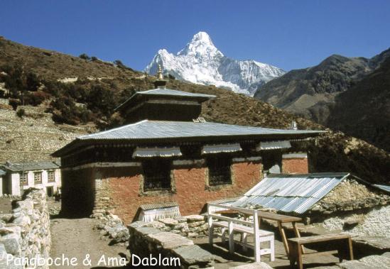 Le gonpa de Pangboche et l'Ama Dablam