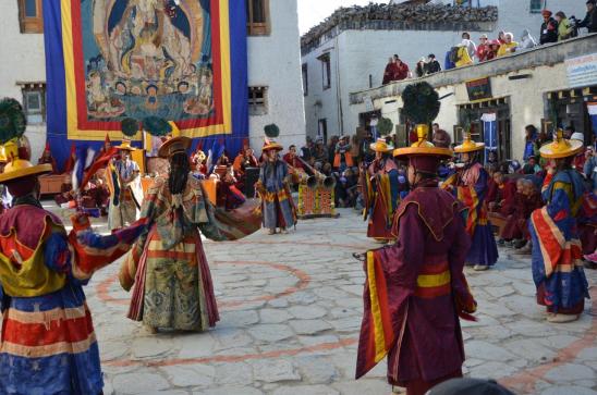 Scène de Tiji à Lo Monthang