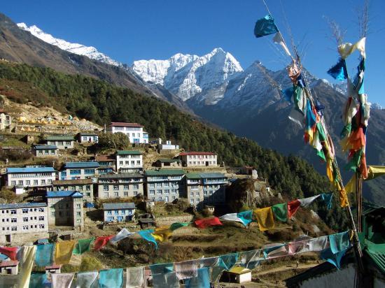 Namche Bazar et le Kusum Kanguru