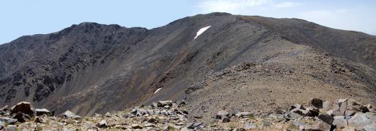 Devant nous, le sommet de l’Iferouane (3996m)