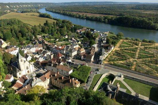 Vue sur le village depuis le donjon du château de la Roche-Guyon