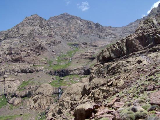 Le vallon des Imouzzer et l’Afekhoi vus du sentier qui remonte l’Aït M