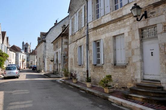La grande rue d'Irancy
