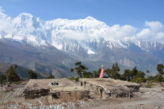 Descente sur Jomosom (Nilgiri N en arrière plan)