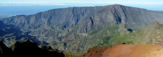 Au sommet du Piton des Neiges, vue sur le cirque de Cilaos