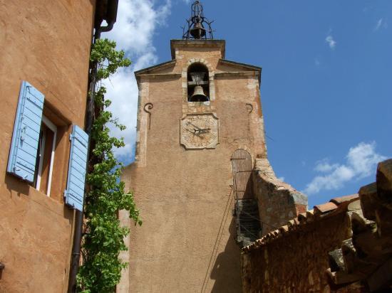 Dans le village de Roussillon