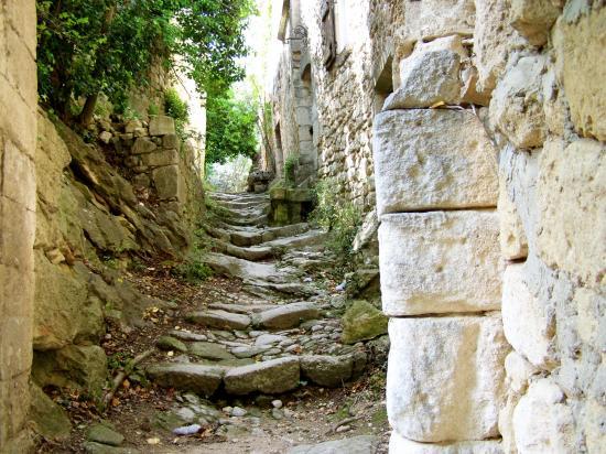 Une ruelle d'Oppède-le-Vieux