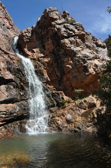 Cascade sur le chemin de descente du Lekst