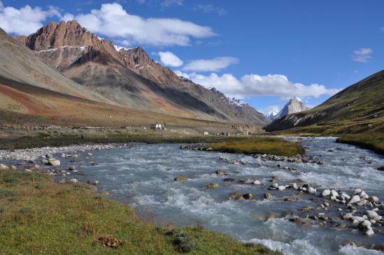 La haute vallée de la Kargyak Chu (au fond le Gumburanjon)