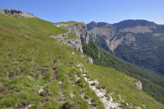 Sur le bord oriental du plateau d'Ambel