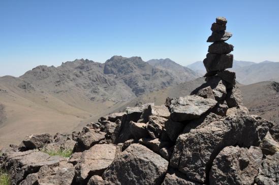 Aksoual et Azrou n’Tamadot depuis le sommet du Tichki