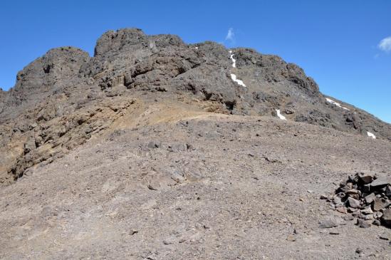 Le sommet du Plateau de la Tazaghart depuis le tizi Melloul