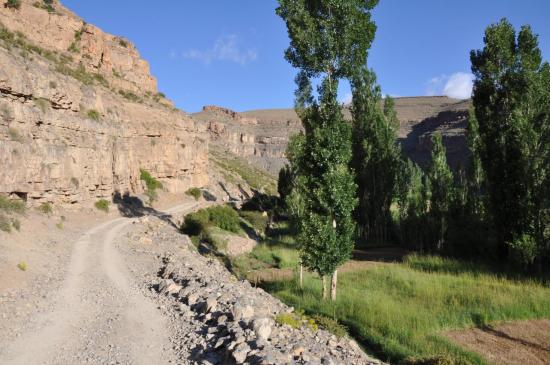 Les gorges de l'assif Melloul à l'approche d'Oulghazi