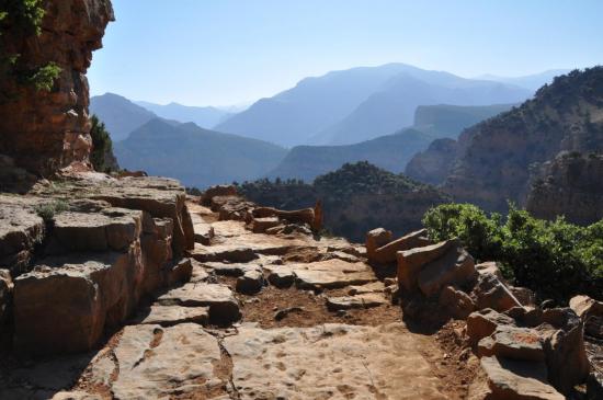 Montée sur le plateau du Koucer