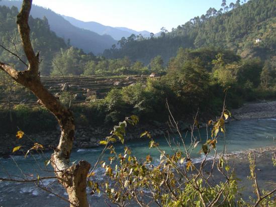 Le long de la Tama kosi entre Singati et Dolakha