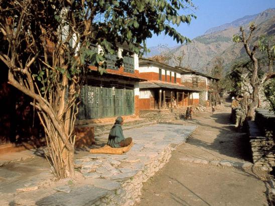 Traversée du village d'Arje situé le long de la Myagdi khola