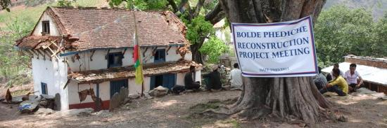 Suite aux tremblements de terre, on va reconstruire le village de Bolde !
