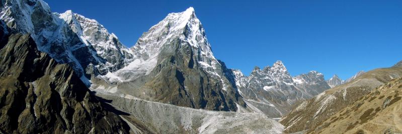 Le Cholatse vu depuis la moraine entre Dingboche et Dughla