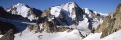 Au col des Aiguilles du Tour (en arrière-plan, les aiguilles d'Argentière et du Chardonnet)