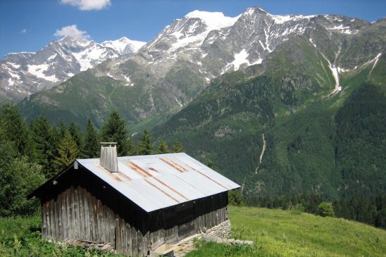 Au col du Joy, belle vue en enfilade sur les Dômes de Miage et le Mont-Blang tout au fond