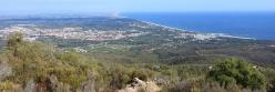 La côte catalane vue depuis le sentier d'ascension à la torre de la Maçana