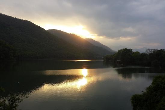 Coucher de soleil sur Phewa tal (Pokhara)