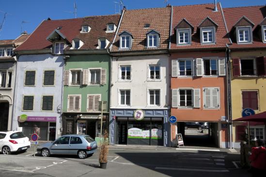 Montbeliard (les maisons colorées du quartier des halles)