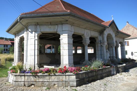 Fontaine-Lavoir à Courtefontaine